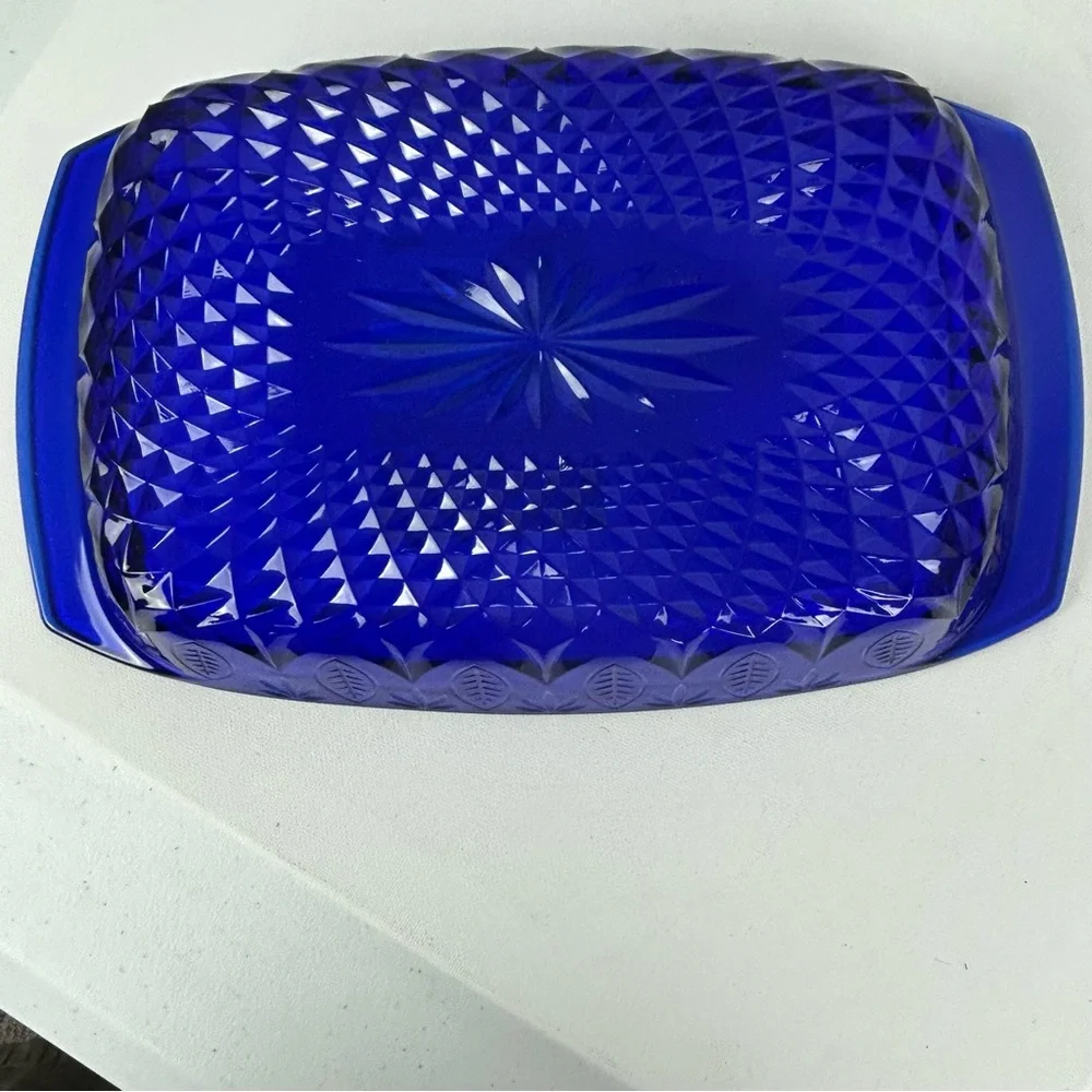 Avon NOS VTG '2003' Royal Sapphire Blue Glass Oven to Table Baker made in France